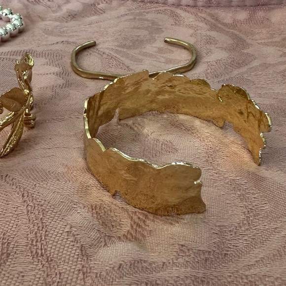 New Gold Hammered Bangle Bracelet - Picture 7 of 7